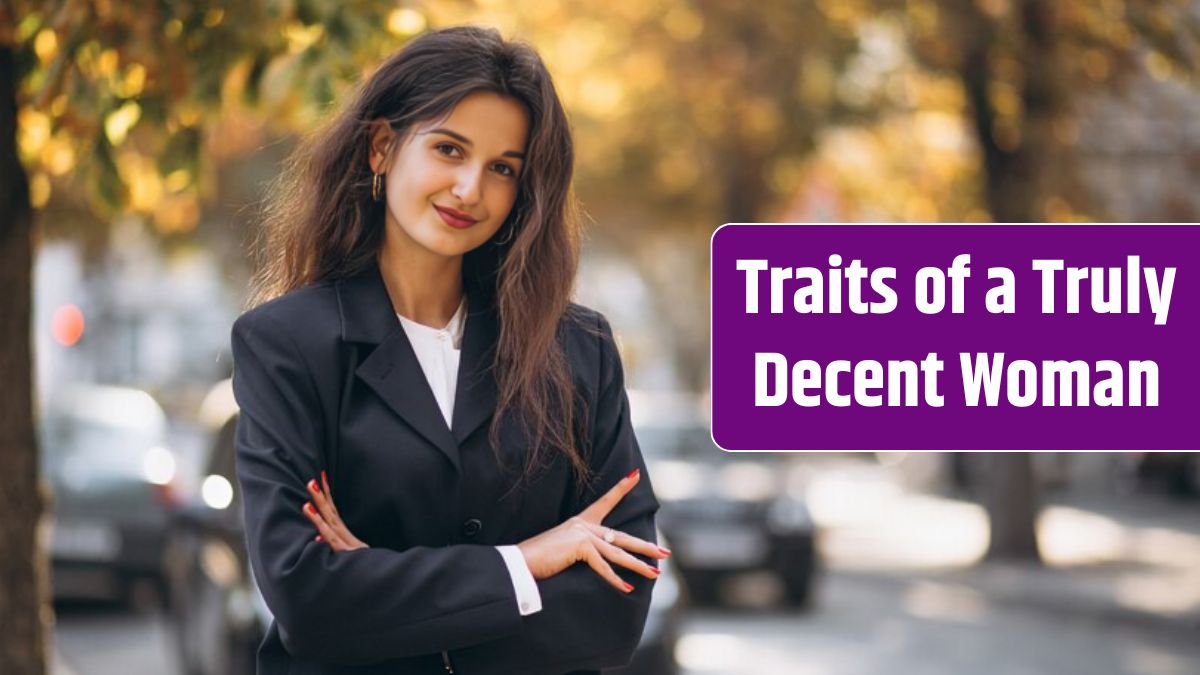 Young pretty woman in classy outfit in an autumn street.